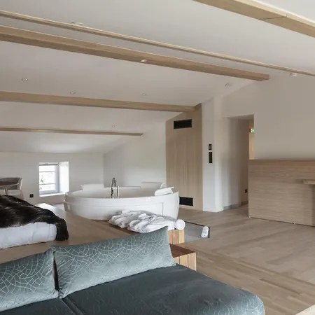 & Restaurant Origines Par Adrien Descouls - Teritoria Le Broc (Puy-de-Dome)