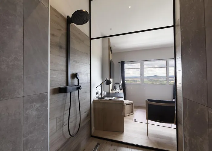 Hotel & Restaurant Origines Par Adrien Descouls - Teritoria Le Broc (Puy-de-Dome)