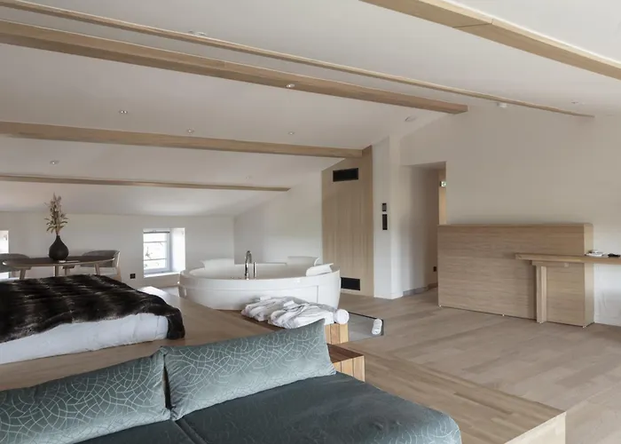 & Restaurant Origines Par Adrien Descouls - Teritoria Le Broc (Puy-de-Dome)